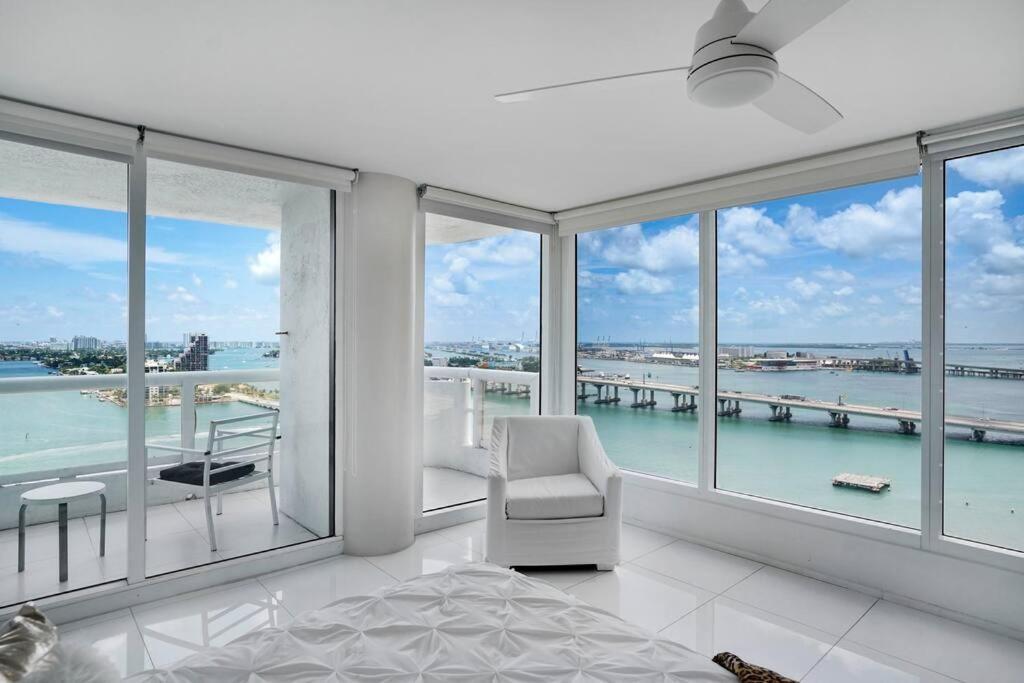 Seas The Day! Complete Panoramic Water Views Apartment Miami