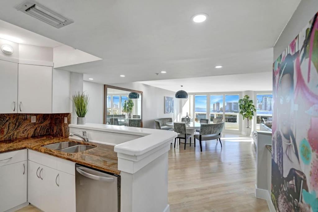 Apartment Over The Moon! Skyline And Water Views! Miami