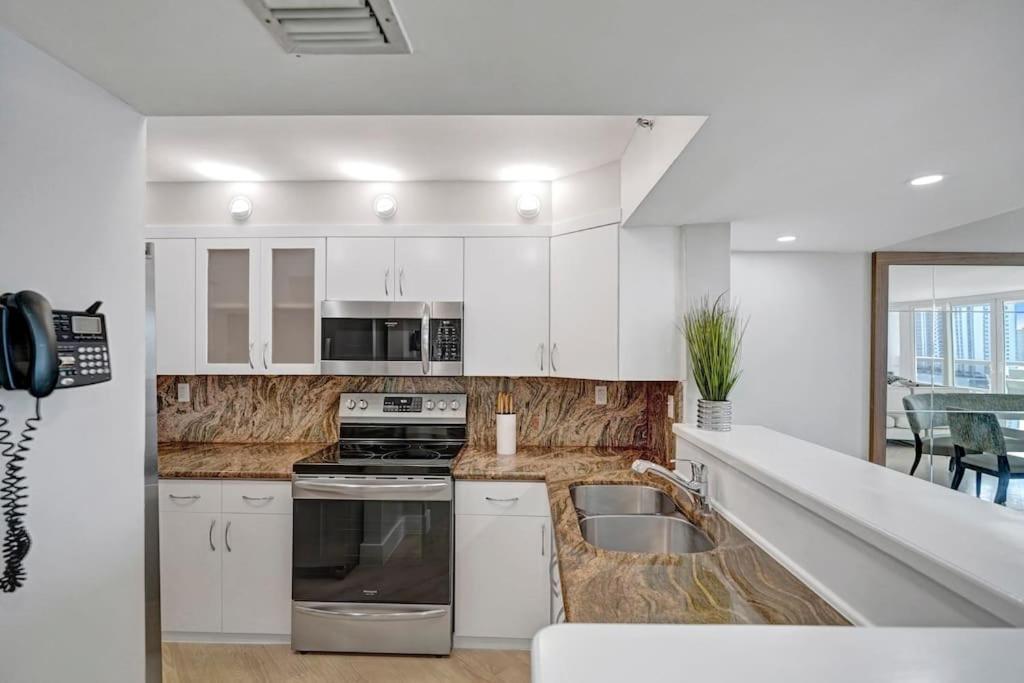 Over The Moon! Skyline And Water Views! Apartment *