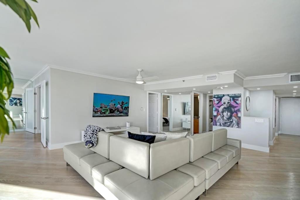 Over The Moon! Skyline And Water Views! Apartment *