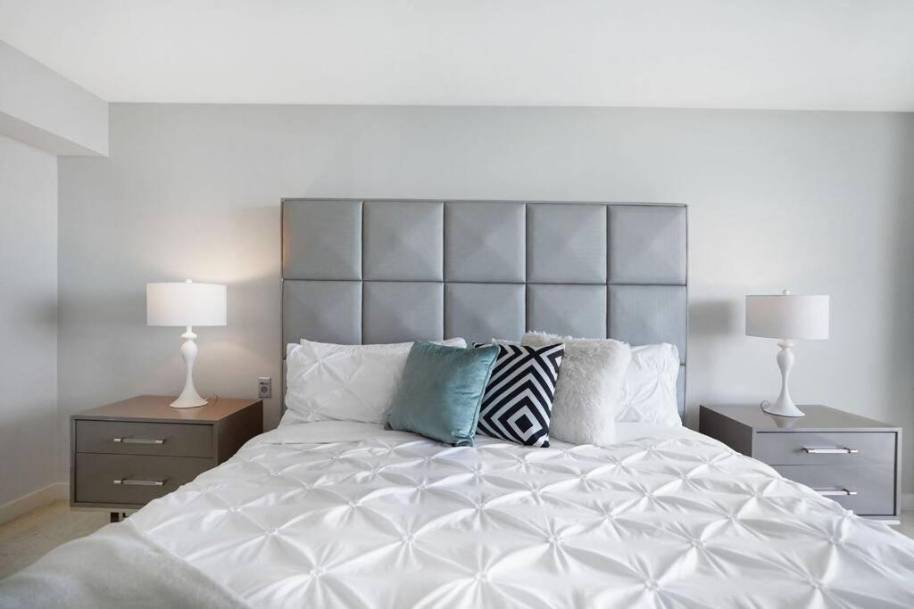 Good Morning Beautiful! Direct Water Views Apartment