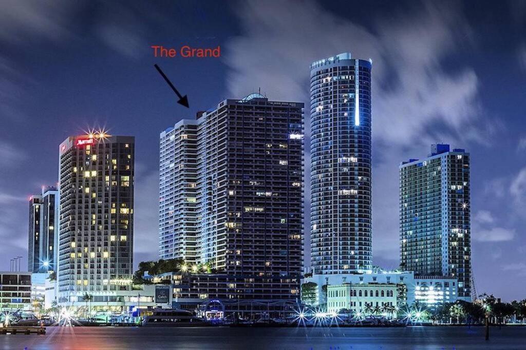 Over The Moon! Skyline And Water Views!