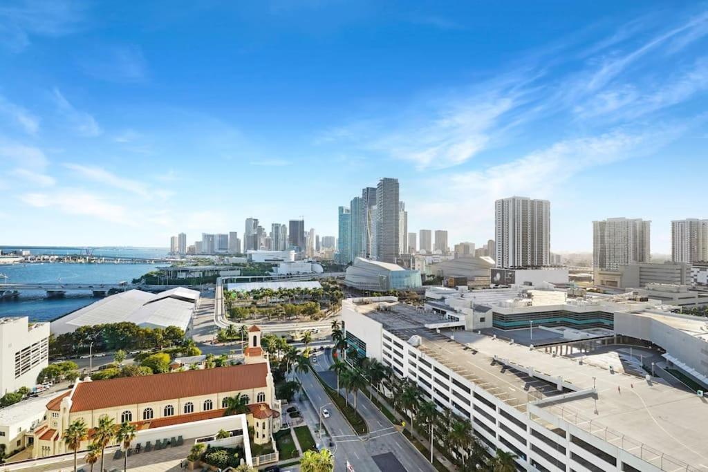 Over The Moon! Skyline And Water Views! Apartment Miami