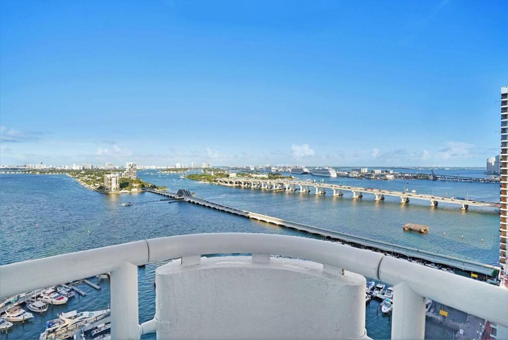 Seas The Day! Complete Panoramic Water Views Apartment Miami