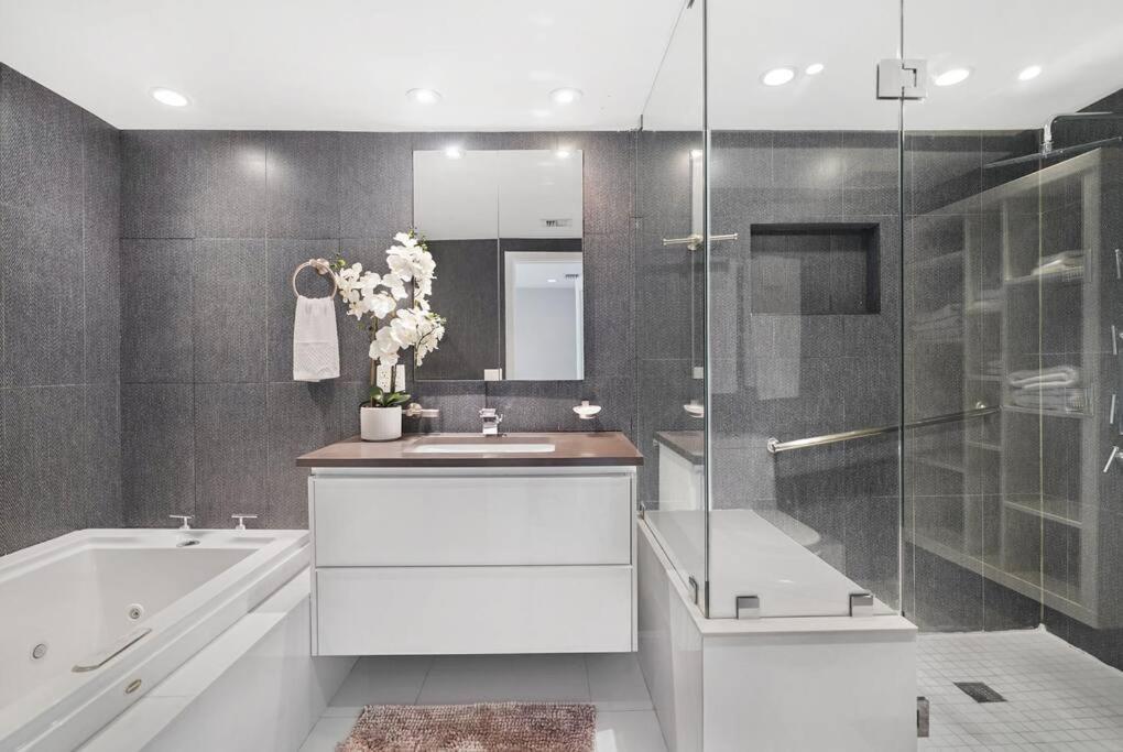 Seas The Day! Complete Panoramic Water Views Apartment