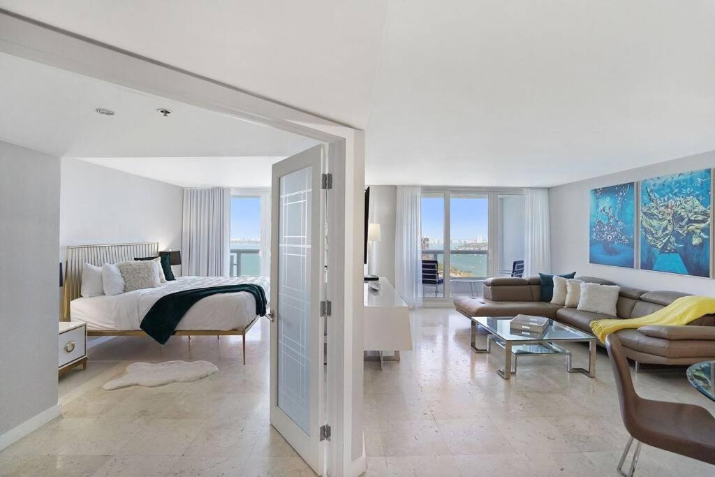 Good Morning Beautiful! Direct Water Views Apartment *