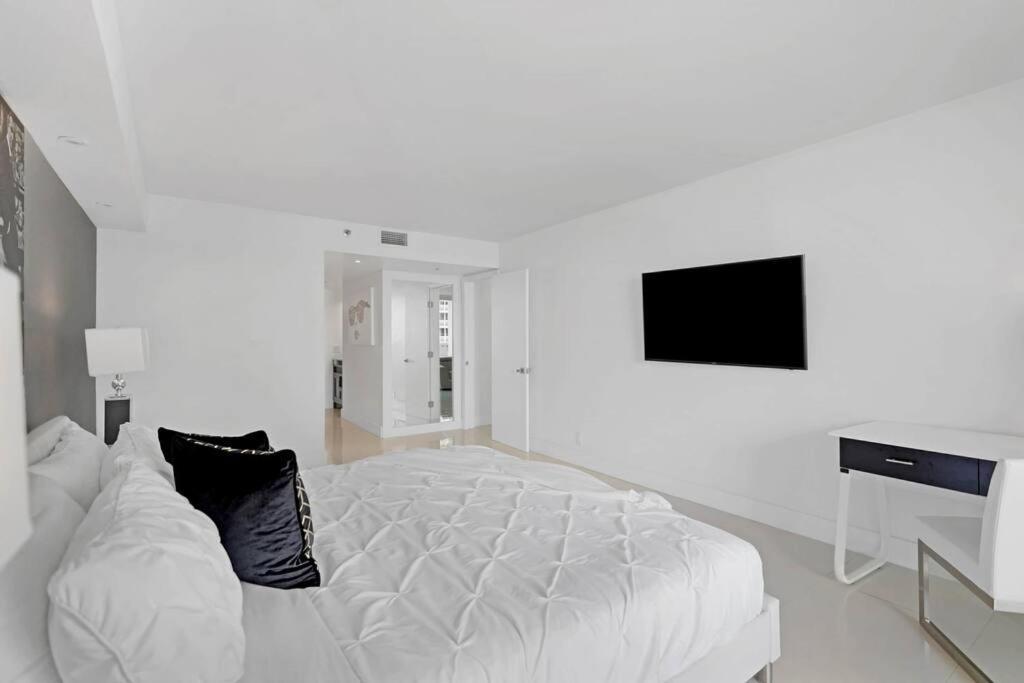 Obsession! Water & Park Views Apartment *