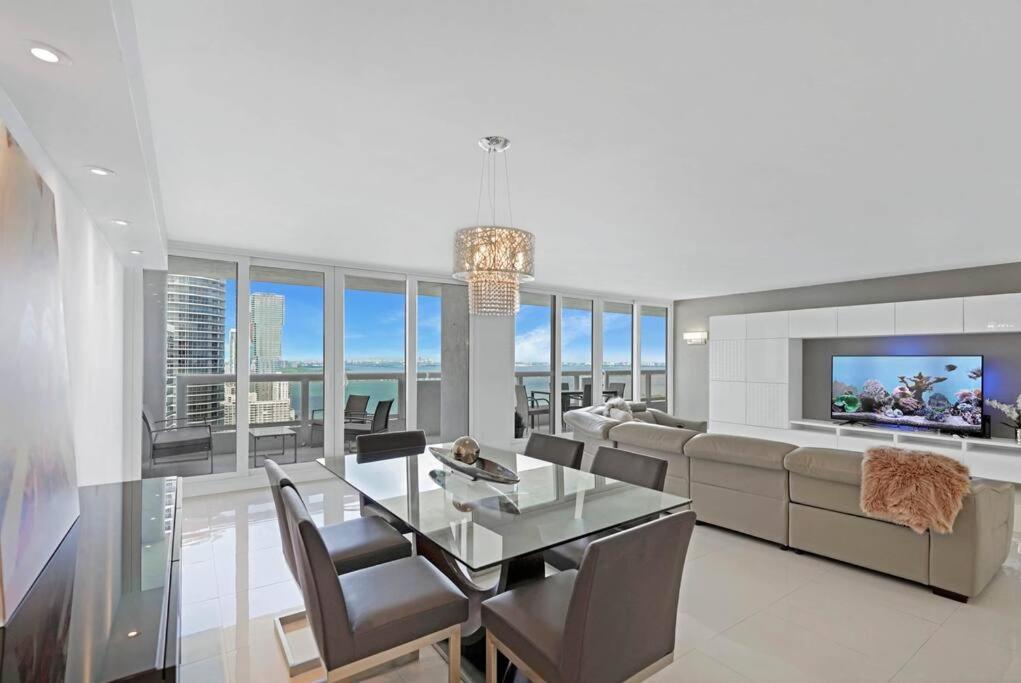 Obsession! Water & Park Views Apartment