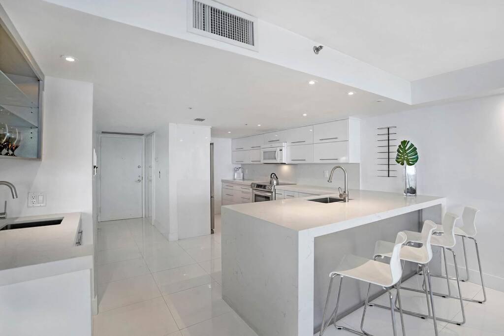 Apartment Obsession! Water & Park Views Miami