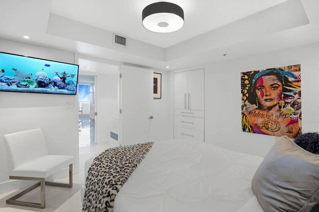 Obsession! Water & Park Views Apartment