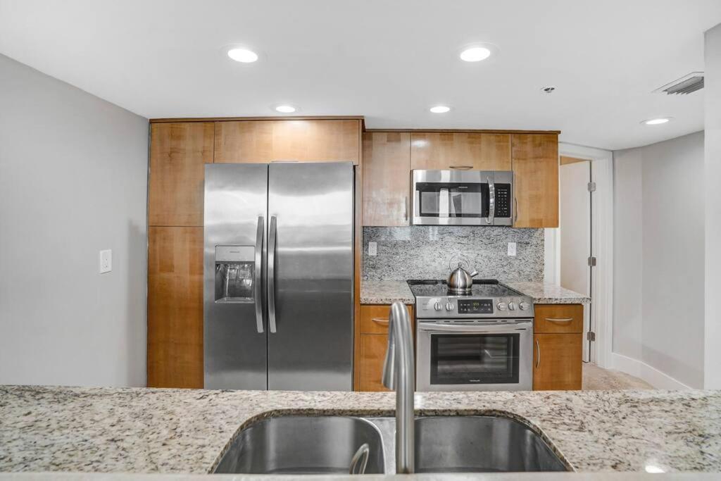 The Audrey! Penthouse With Direct Water Views! Apartment *