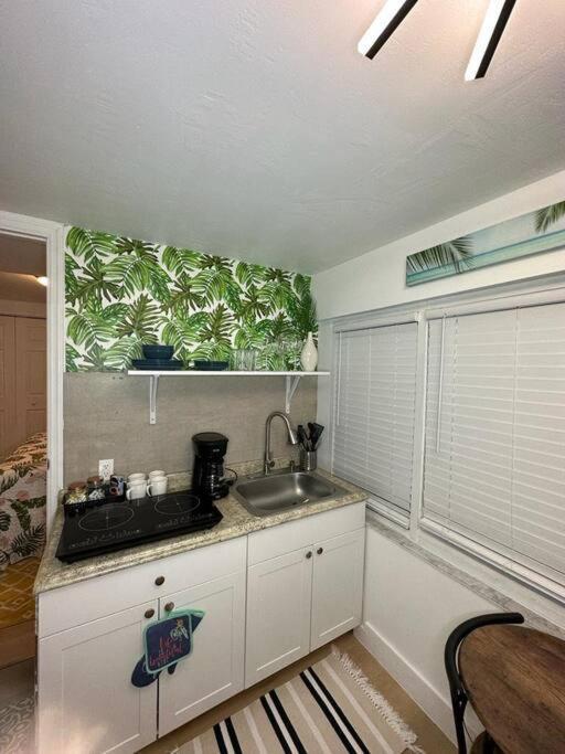 Sleeps 3, Casa Tropical In