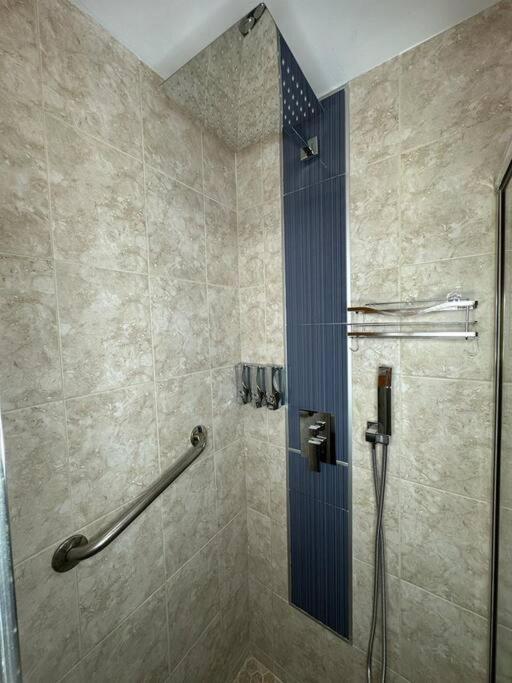 Sleeps 3, Casa Tropical In Apartment