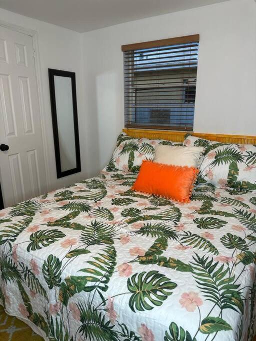 Sleeps 3, Casa Tropical In *