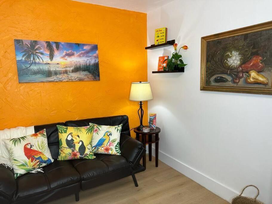 Sleeps 3, Casa Tropical In *