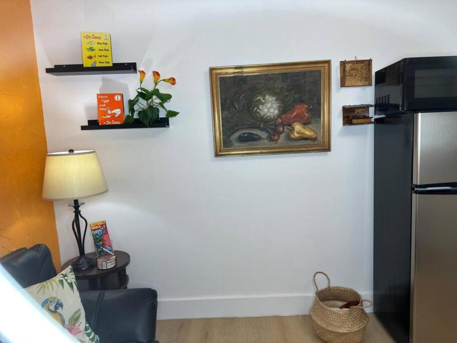 Apartment Sleeps 3, Casa Tropical In Miami