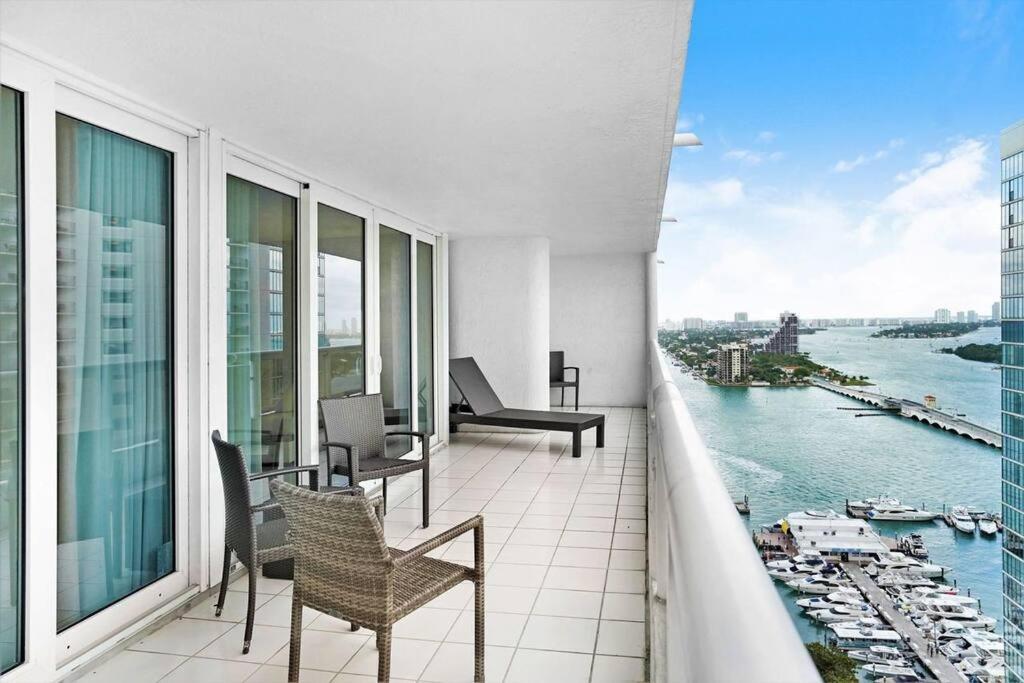 Apartment Paradise Found! Skyline And Water Views!