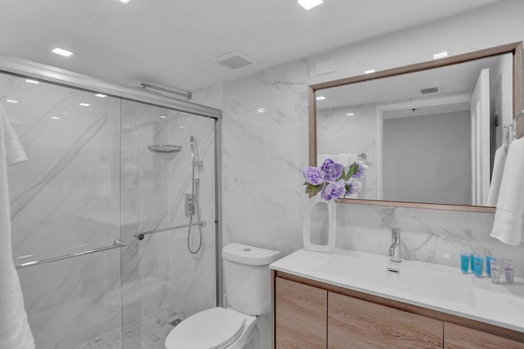 Paradise Found! Skyline And Water Views! Apartment Miami