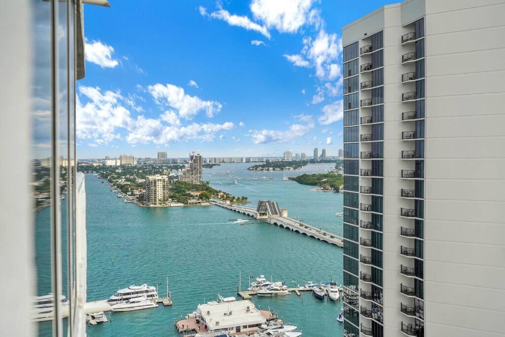 Apartment Paradise Found! Skyline And Water Views! Miami