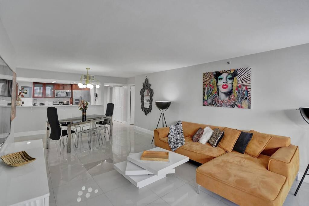 Paradise Found! Skyline And Water Views! Apartment Miami