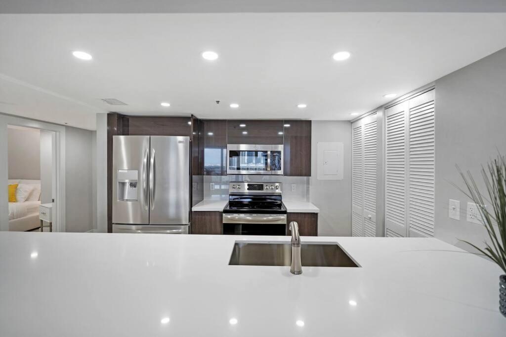 The Gypsy - Water & Park Views, Totally Renovated Apartment