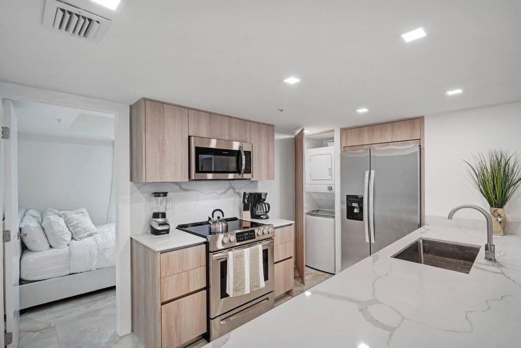 Of Dreams! Renovated With Water & Park Views * Miami