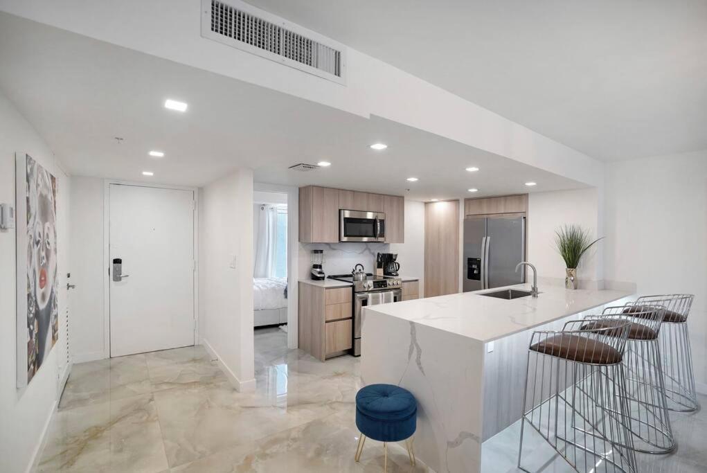 Of Dreams! Renovated With Water & Park Views Apartamento Miami