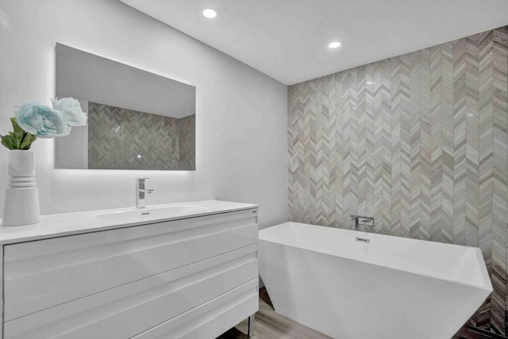 Big Energy! Water Views And Newly Renovated! Apartment *