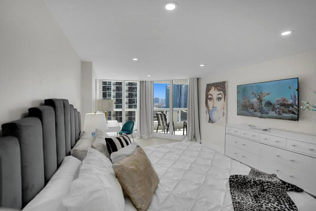 Visions! Water And Skyline Views! Brand New Apartment *