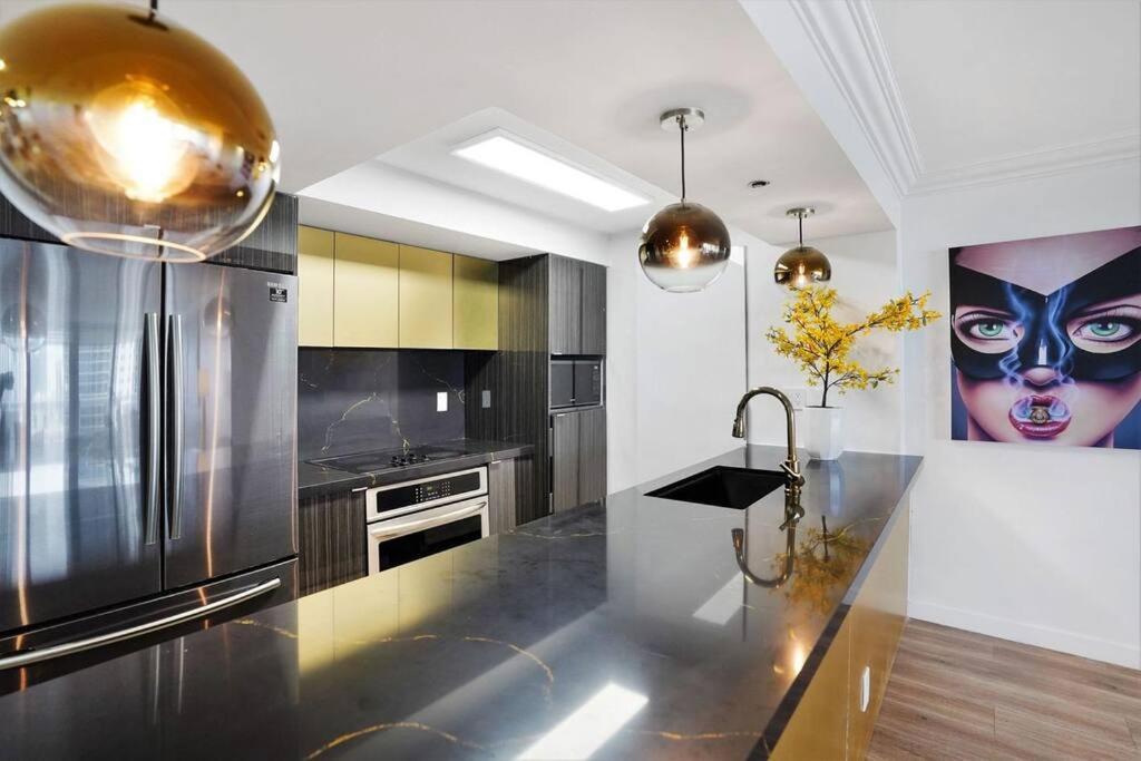 Apartment Magic City! Water And Park Views! *