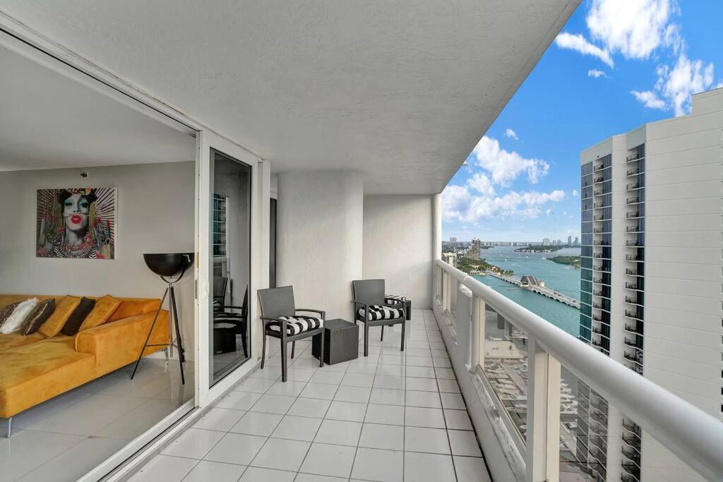 Apartment Paradise Found! Skyline And Water Views! Miami
