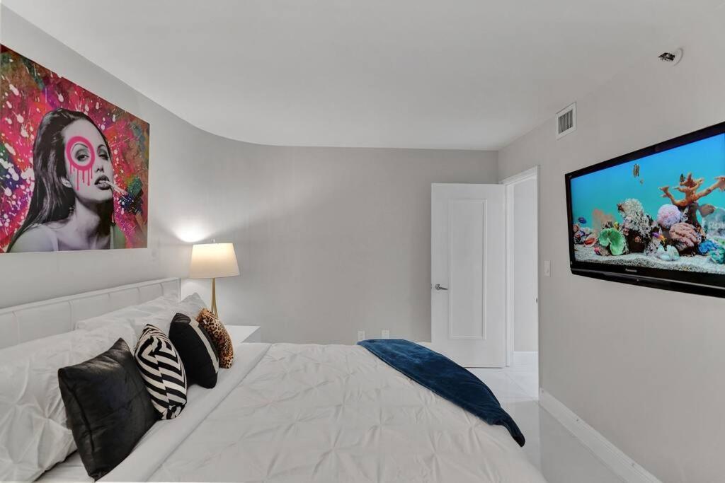 Paradise Found! Skyline And Water Views! Apartment Miami