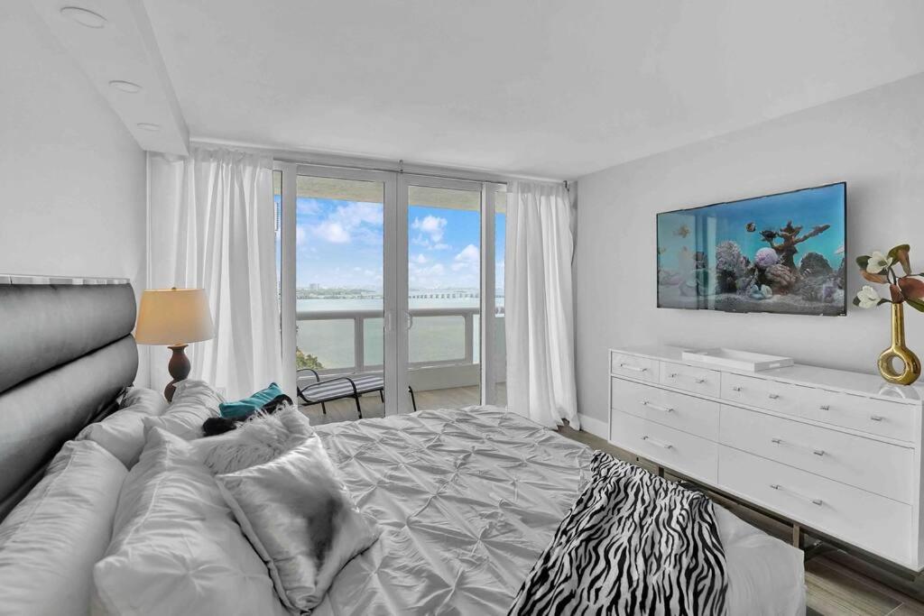 Big Energy! Water Views And Newly Renovated! Apartment *