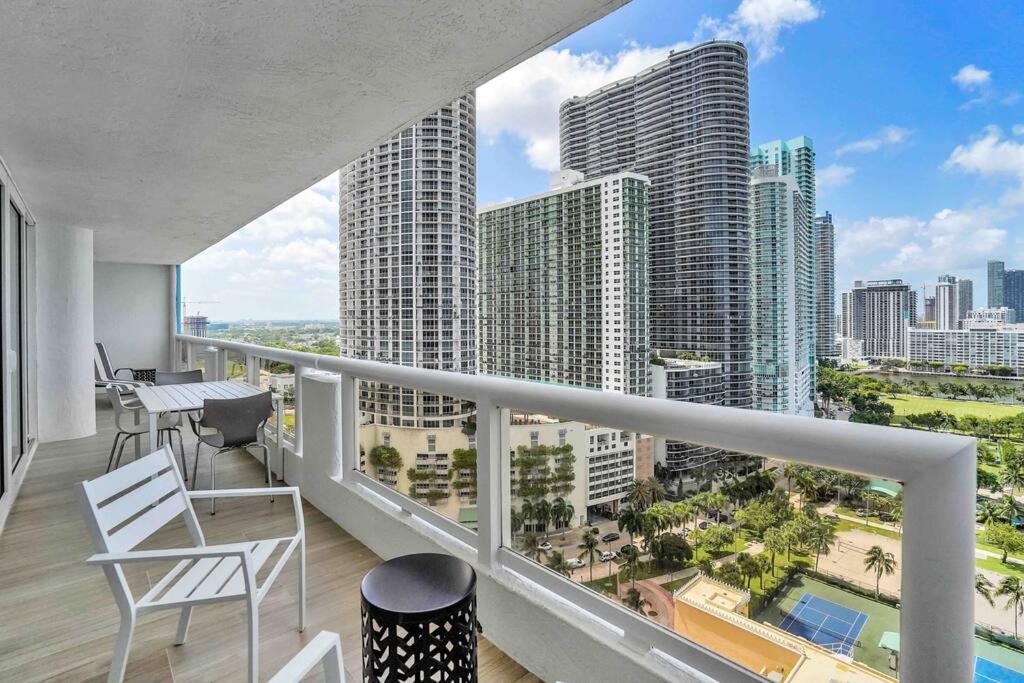 Apartment Big Energy! Water Views And Newly Renovated! Miami