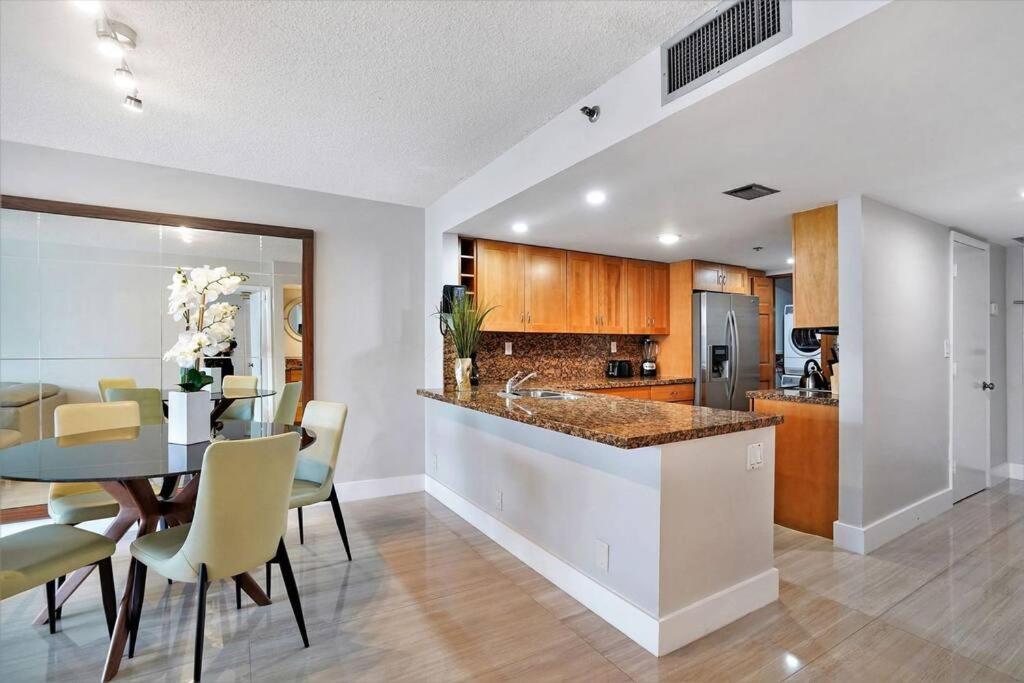Apartment Day Dreamer! Water & Views! *