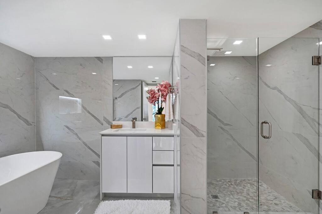 Apartamento Of Dreams! Renovated With Water & Park Views *