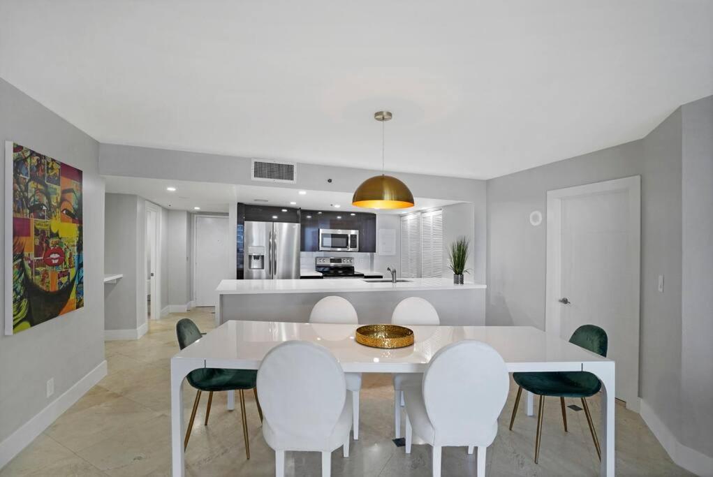 The Gypsy - Water & Park Views, Totally Renovated Apartment *