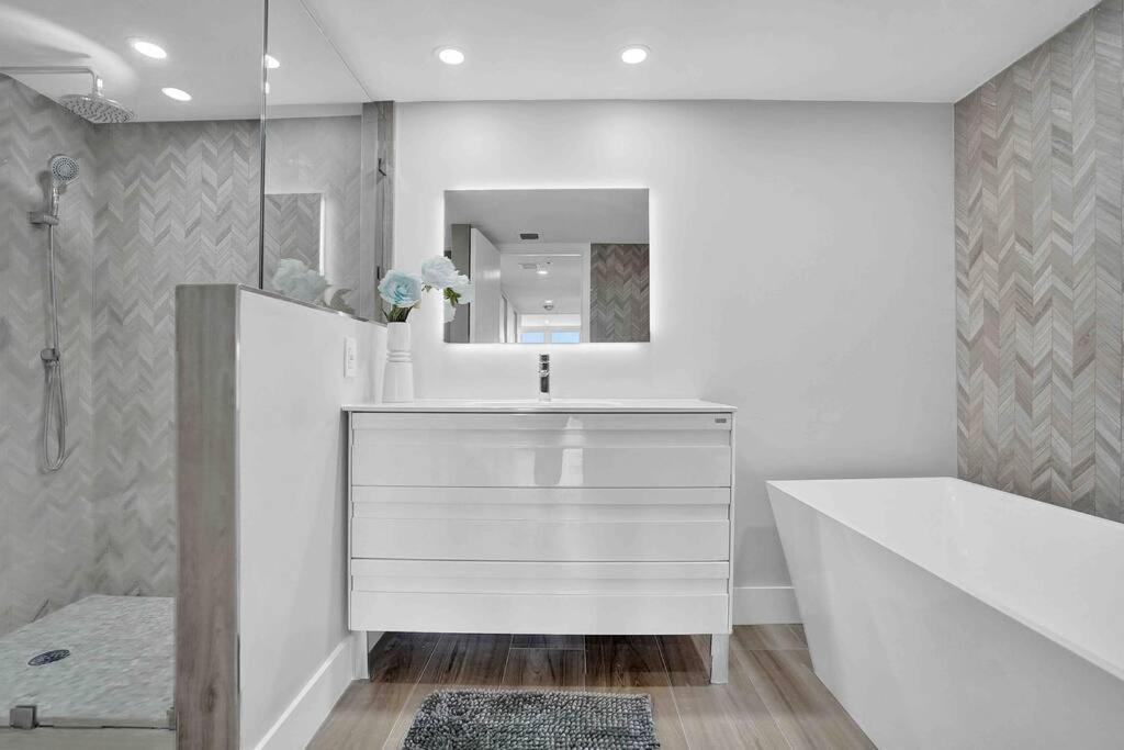 Big Energy! Water Views And Newly Renovated! Apartment Miami