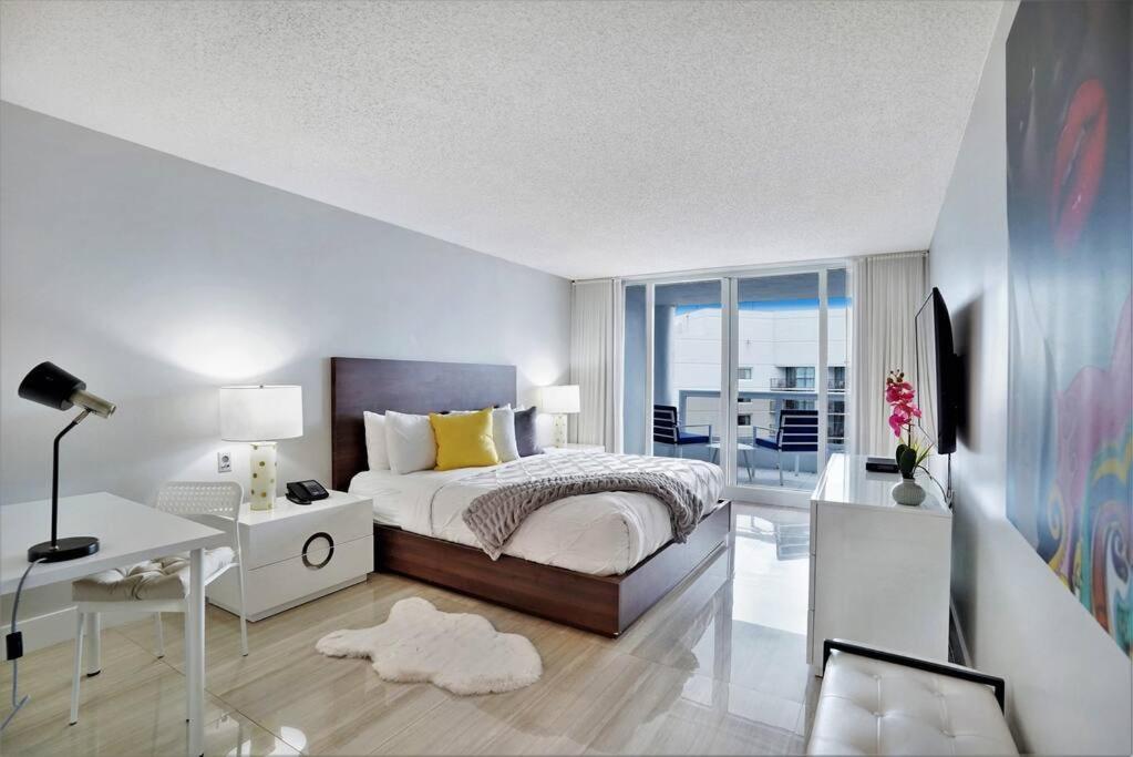 Day Dreamer! Water & Views! * Miami