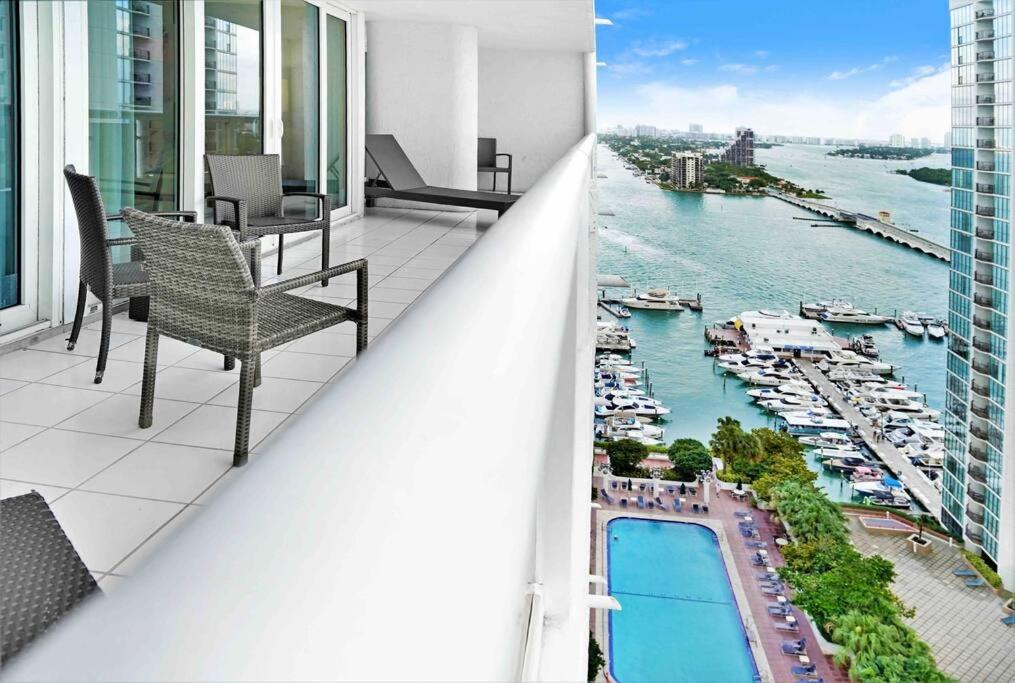 Apartment Paradise Found! Skyline And Water Views! *