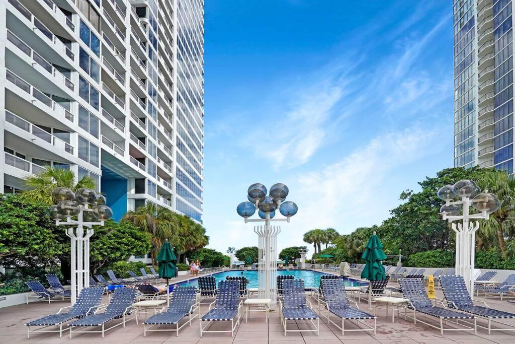 Visions! Water And Skyline Views! Brand New Miami