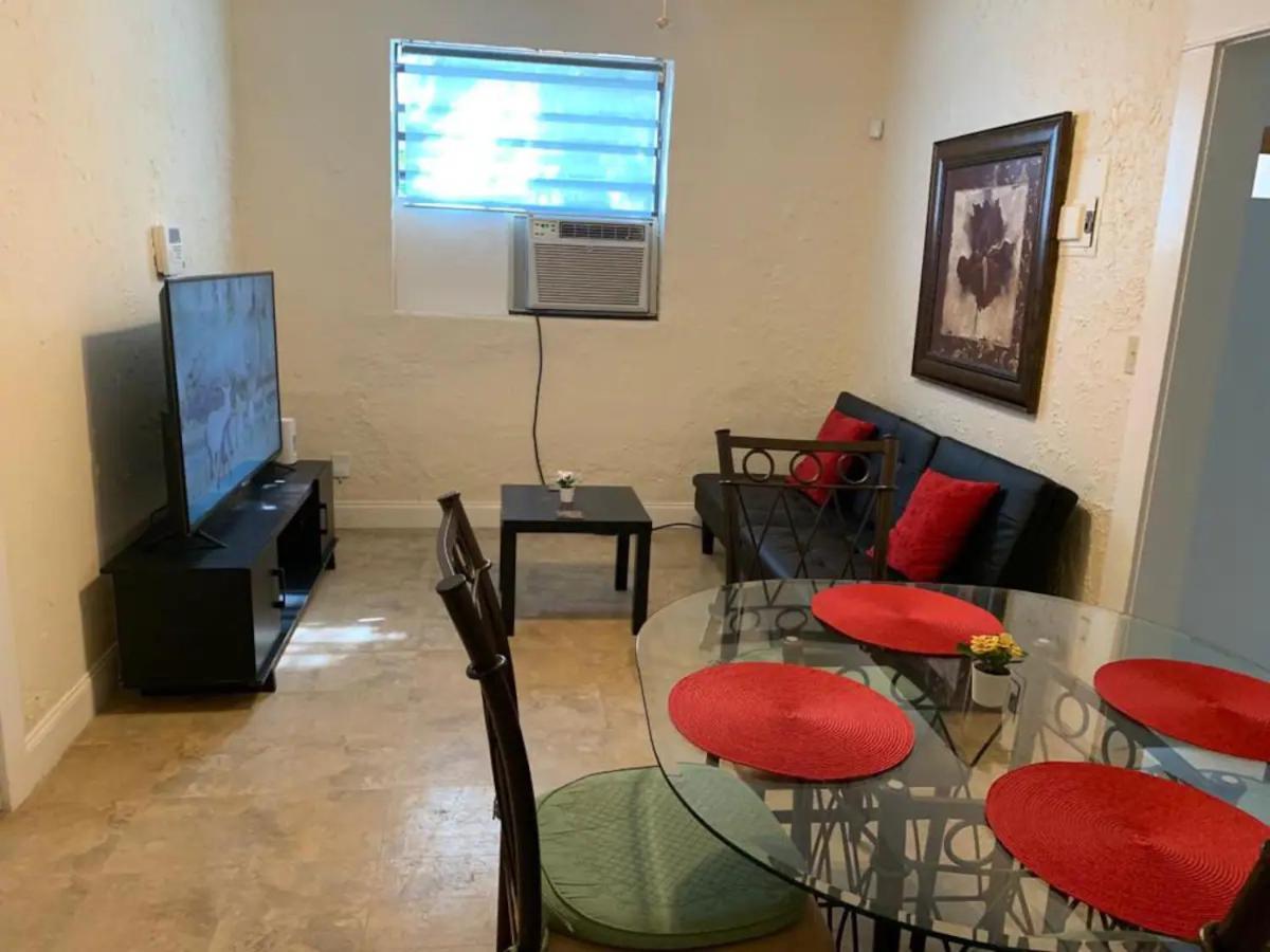Gorgeous Private Room, Near The Airport - Free Parking - 02 Homestay *