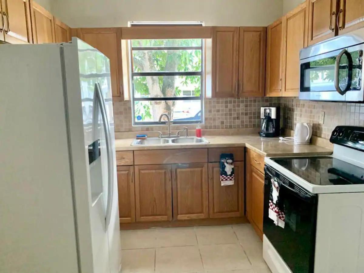Gorgeous Private Room, Near The Airport - Free Parking - 02 * Miami
