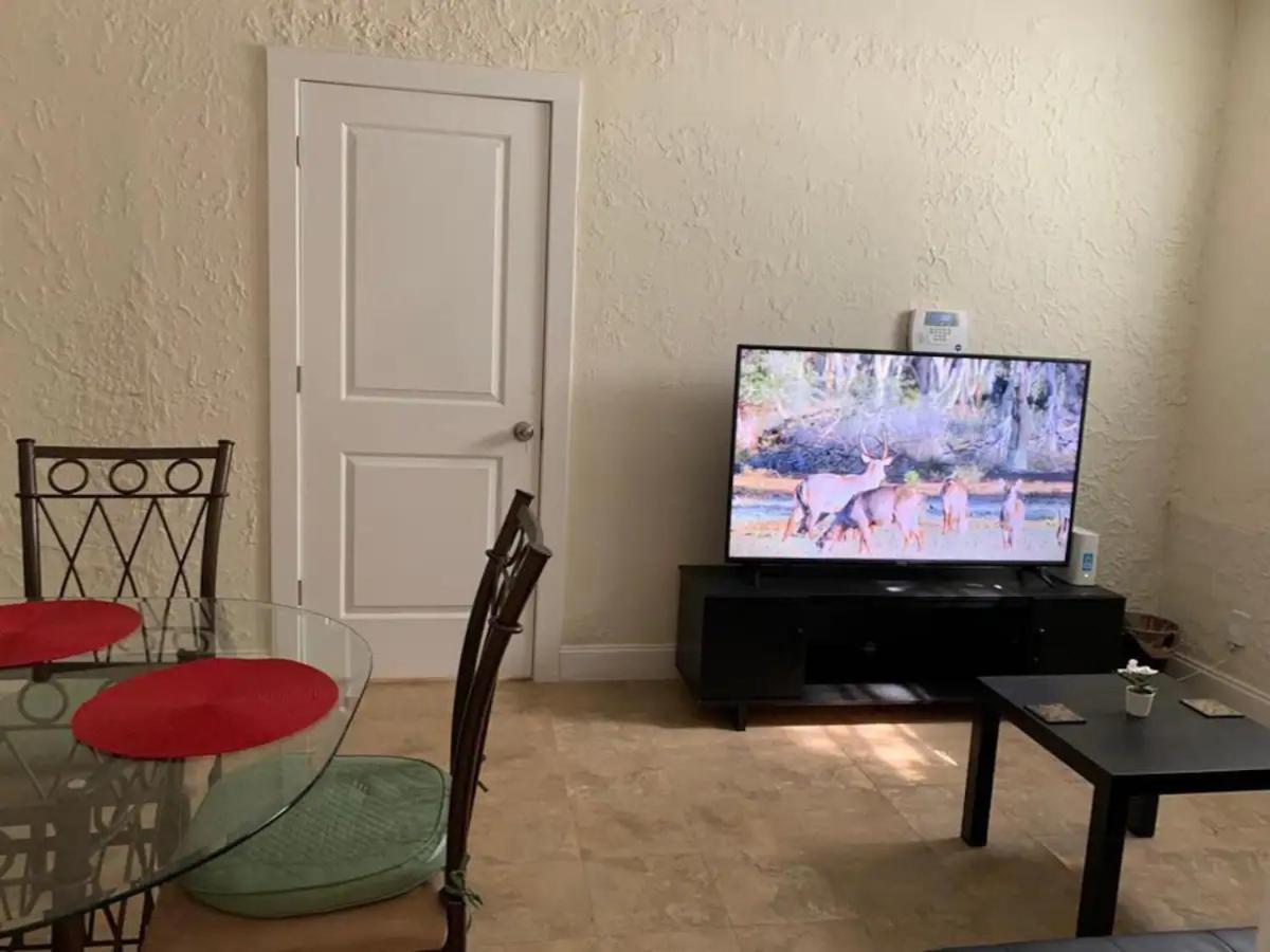 Gorgeous Private Room, Near The Airport - Free Parking - 02 *