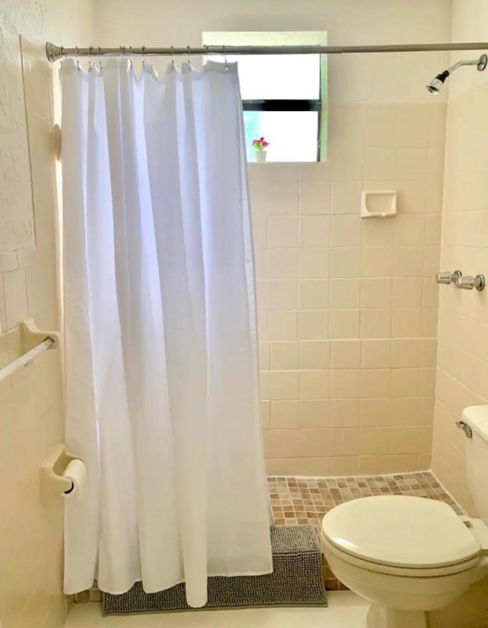 Homestay Gorgeous Private Room, Near The Airport - Free Parking - 02 Miami