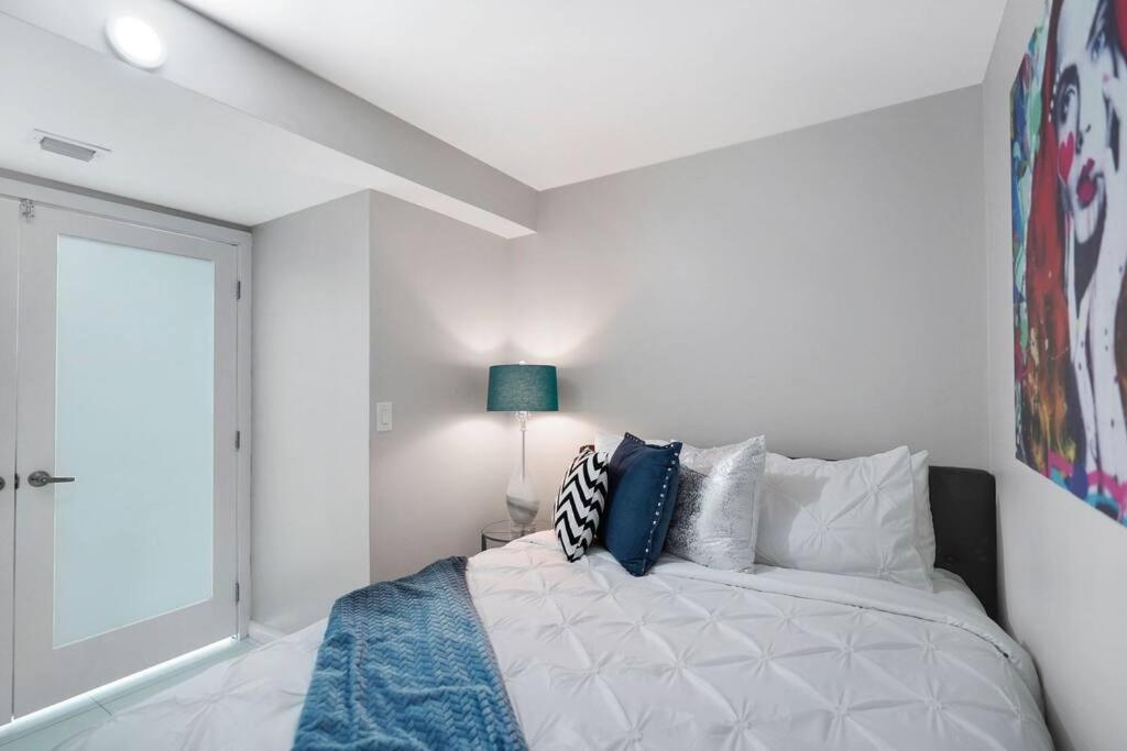 Funkin' Fabulous! Water & Views! 4br Apartment *