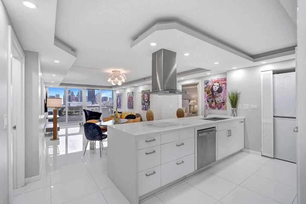 Funkin' Fabulous! Water & Views! 4br Apartment