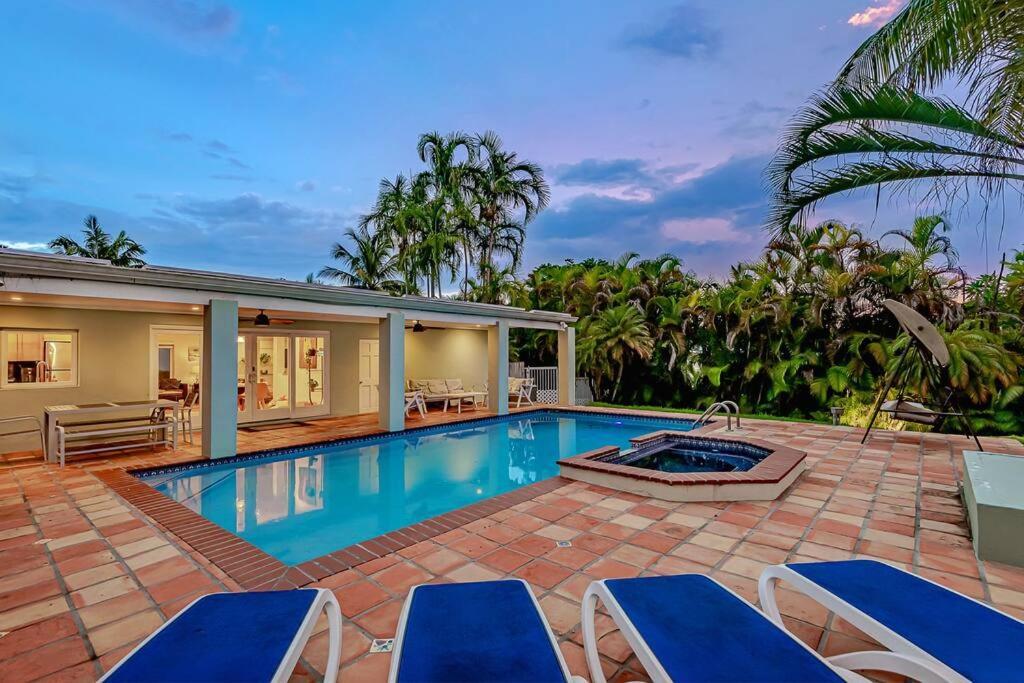 Holiday home Dream Home/ Pool/jacuzzi/ Fire Pit