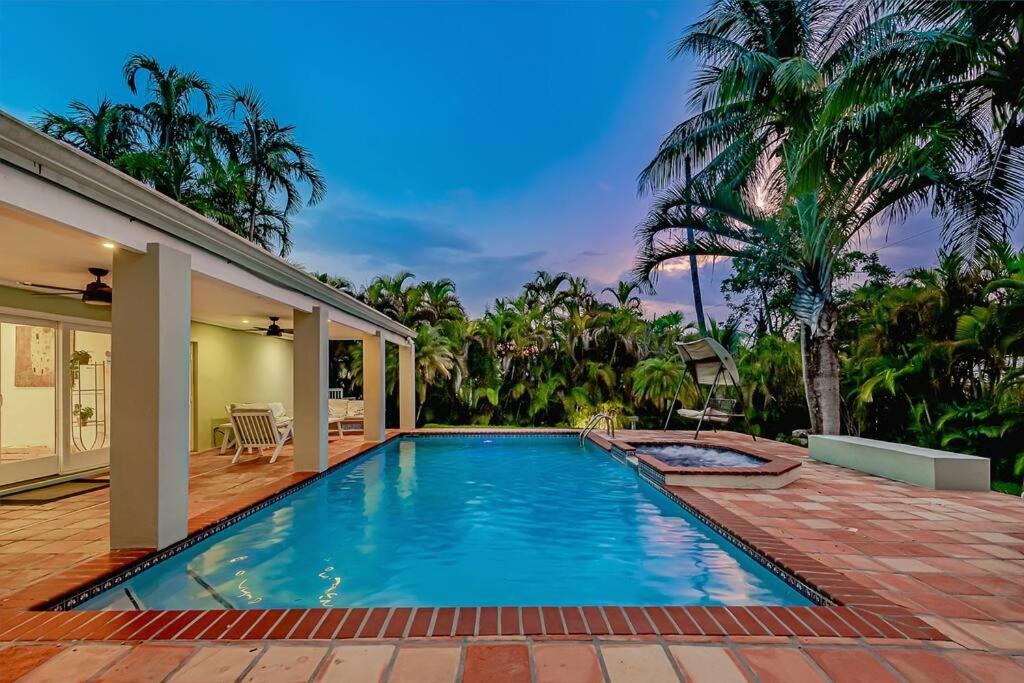 Dream Home/ Pool/jacuzzi/ Fire Pit Holiday home *