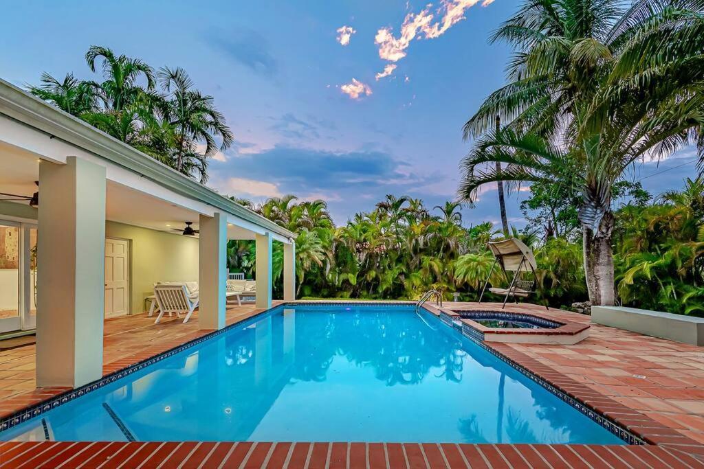 Holiday home Dream Home/ Pool/jacuzzi/ Fire Pit